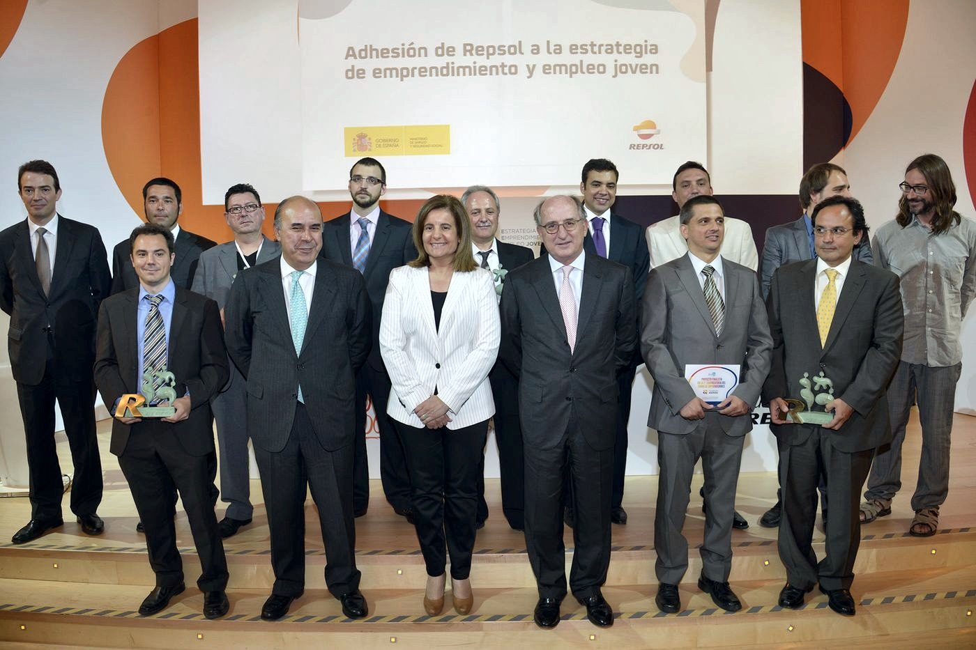 The selected entrepreneurs pose with their trophies alongside officials at the Fundación Repsol event