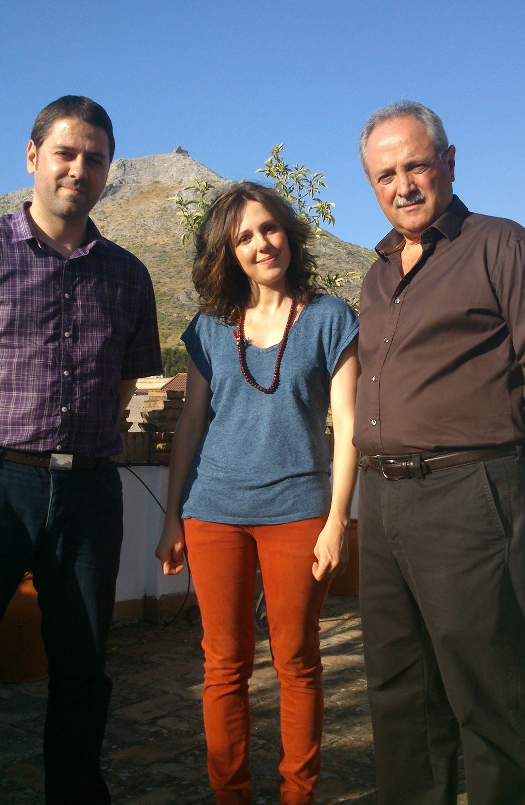 Alejandro, Zayda and Juan Manuel Donaire standing outdoors, with a hill in the background